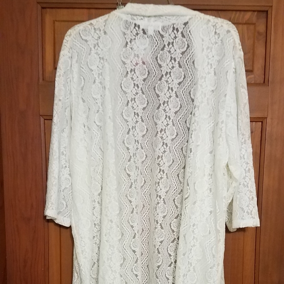 Cream lace shrug, 3xl, 3/4 sleeve - Picture 3 of 6